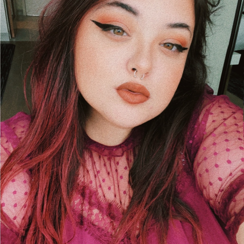Meet your Posher, Alyssa 🌻🪩✨🧝🏻‍♀️